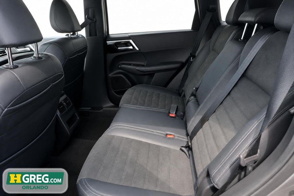 Used 2022 Mitsubishi Outlander SE AWD/4WD image 16