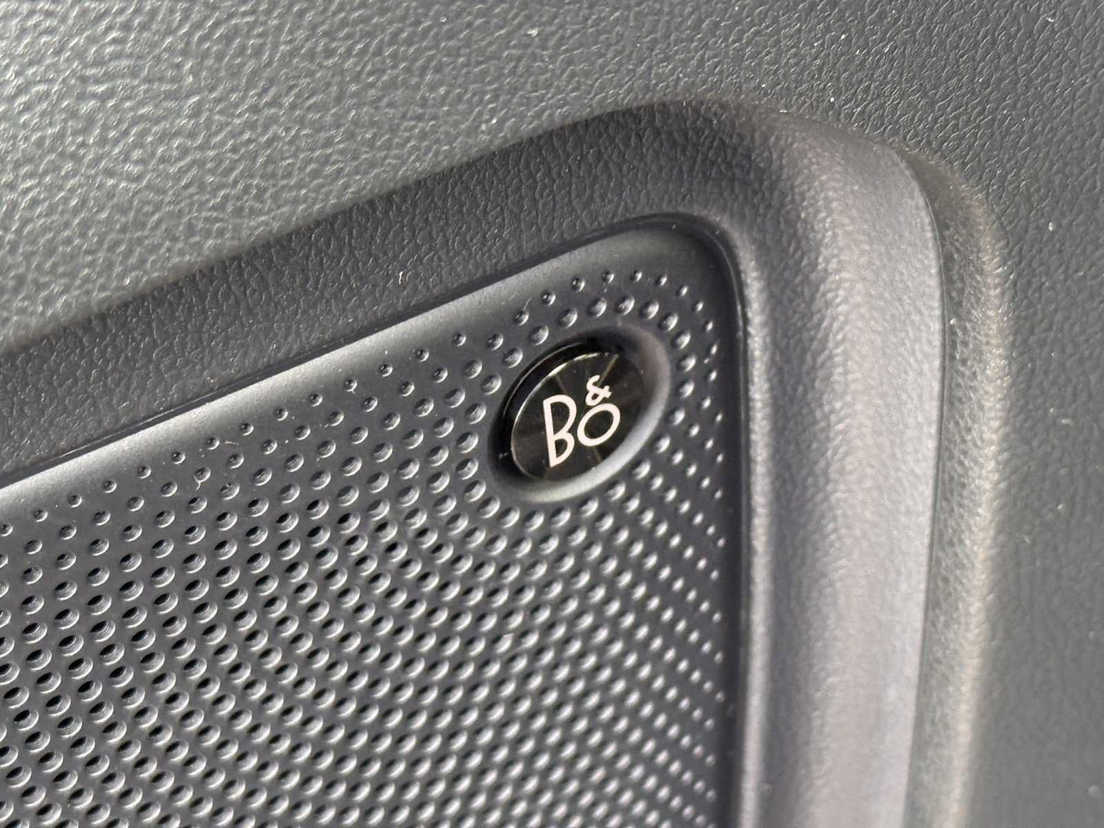 New 2026 Ford Escape SE w/ PHEV Premium Package FWD image 8