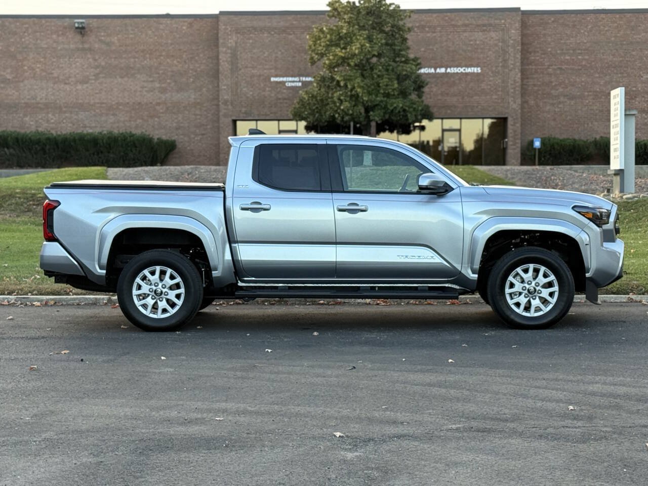 Used 2025 Toyota Tacoma SR5 AWD/4WD image 6