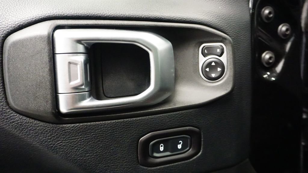 Used 2018 Jeep Wrangler Unlimited Rubicon image 26