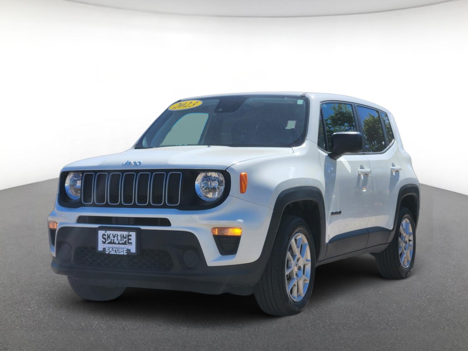 Used 2023 Jeep Renegade Latitude AWD/4WD image 2
