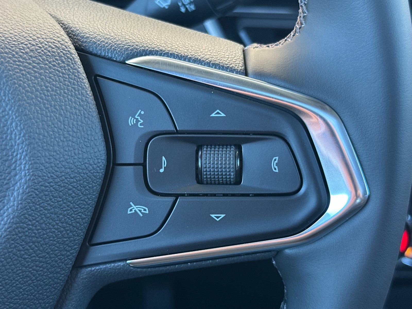 New 2026 Chevrolet TrailBlazer LT w/ LT Cold Weather Package FWD image 27