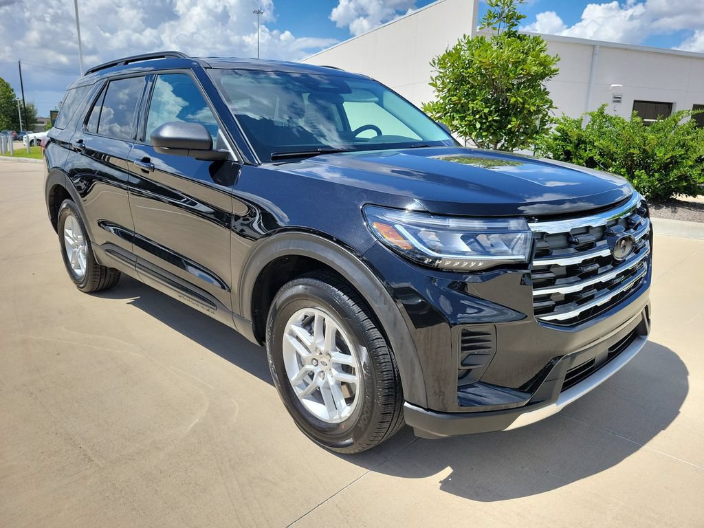 Used 2026 Ford Explorer Active AWD/4WD image 4