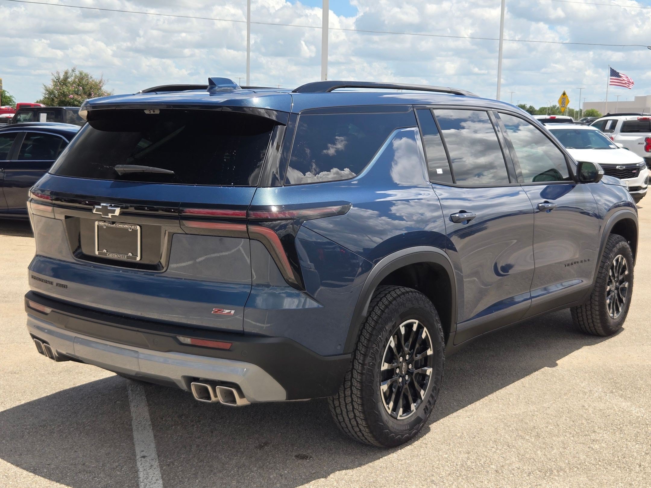 Certified 2026 Chevrolet Traverse Z71 w/ Enhanced Driving Package AWD/4WD image 3