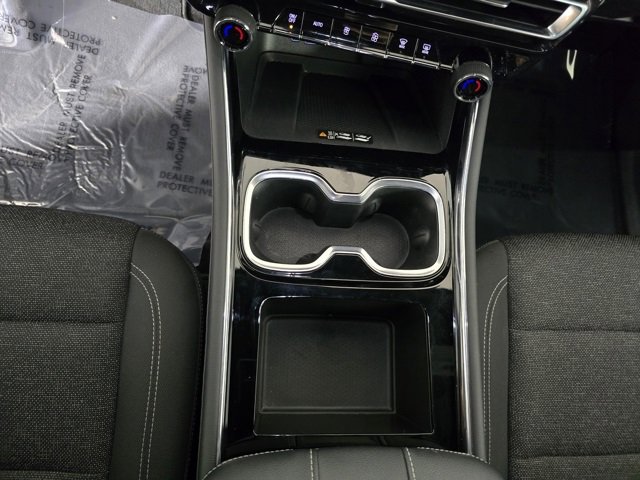 Used 2025 Chevrolet Traverse LT image 12