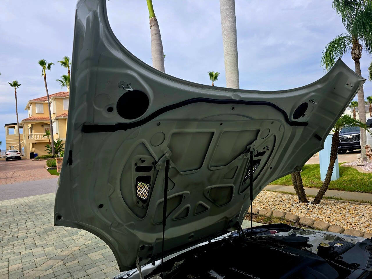 Used 2016 Jaguar F-TYPE R image 58