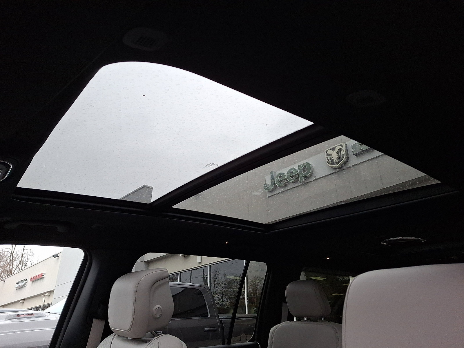 New 2026 Jeep Grand Wagoneer L 4WD w/ Premium Group I image 10