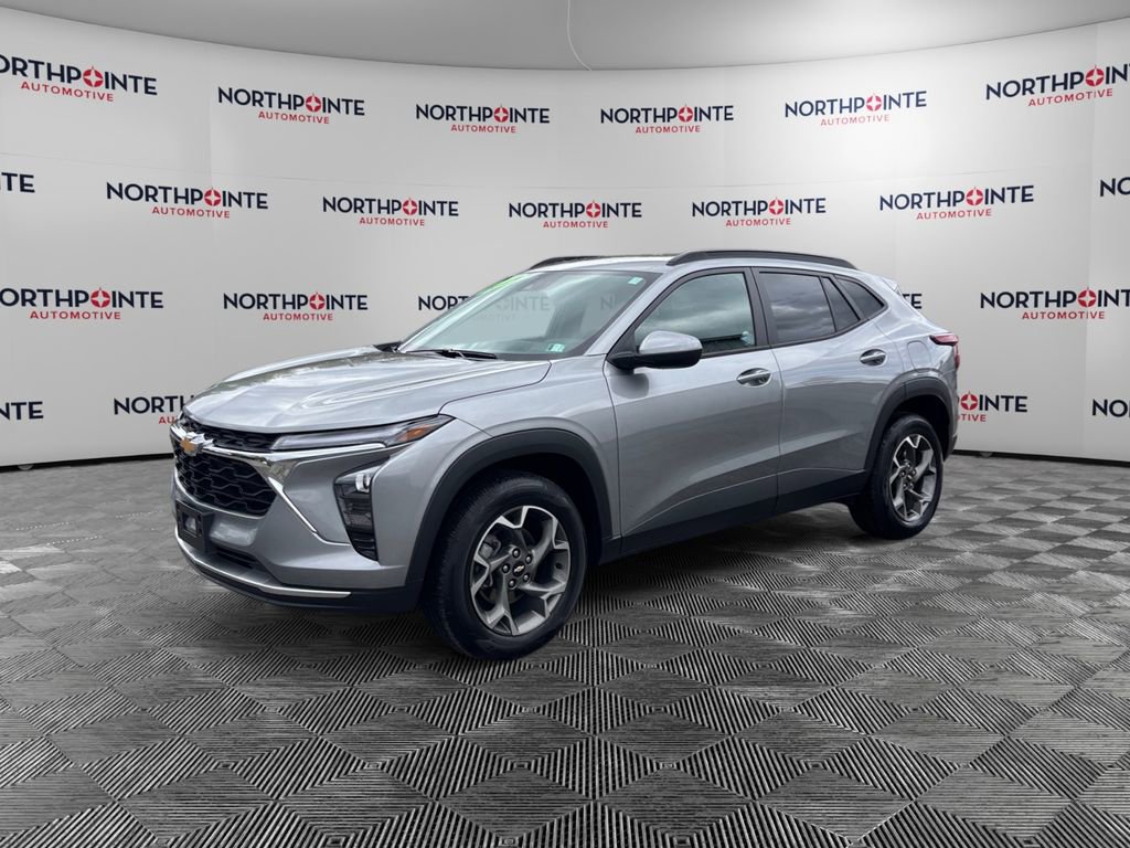 Used 2024 Chevrolet Trax LT w/ Driver Confidence Package FWD image 2