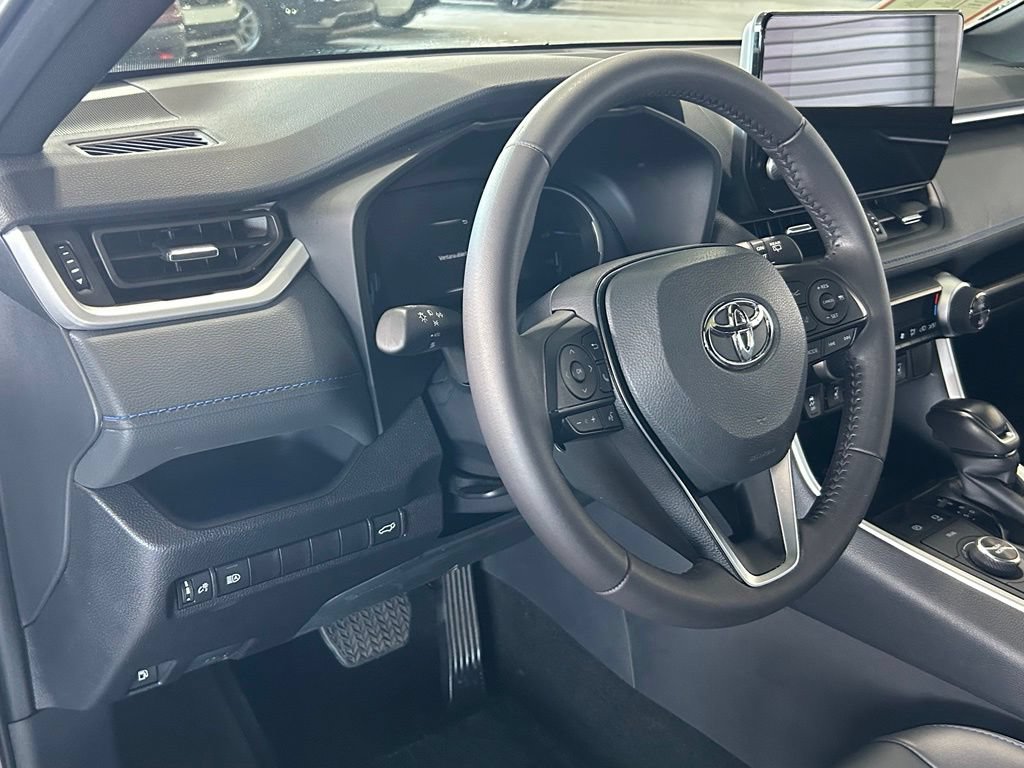Used 2025 Toyota RAV4 XSE AWD/4WD image 20