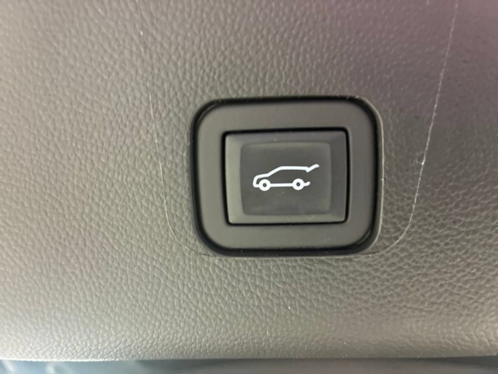 Used 2023 Chevrolet Traverse High Country w/ LPO, Floor Liner Package AWD/4WD image 45