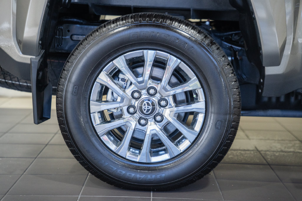 Used 2025 Toyota Tacoma Limited AWD/4WD image 21