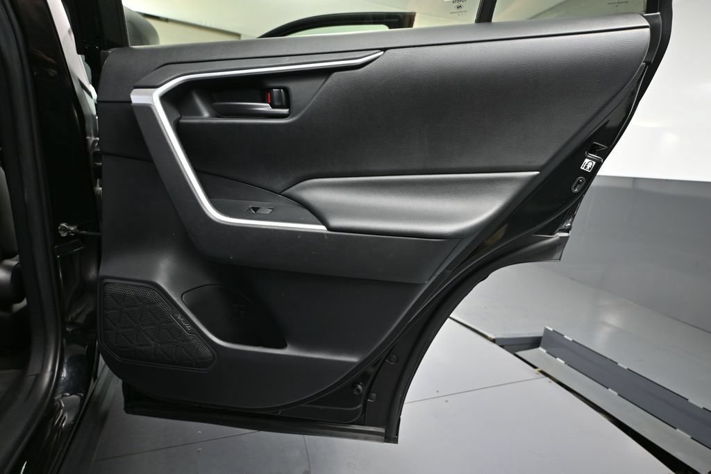 Used 2020 Toyota RAV4 LE w/ All Weather Liner Package AWD/4WD image 39