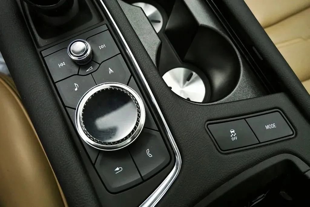 Used 2023 Cadillac XT6 Sport w/ Platinum Package image 32