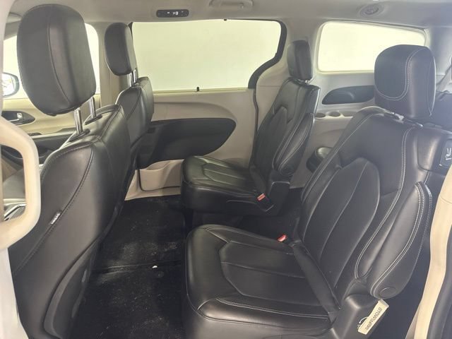 Used 2023 Chrysler Pacifica Touring-L FWD image 26