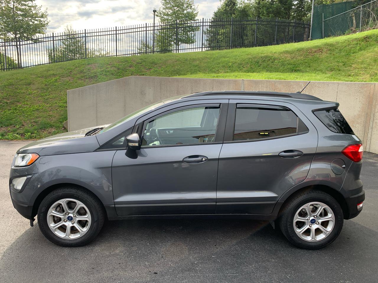 Used 2018 Ford EcoSport SE FWD image 2