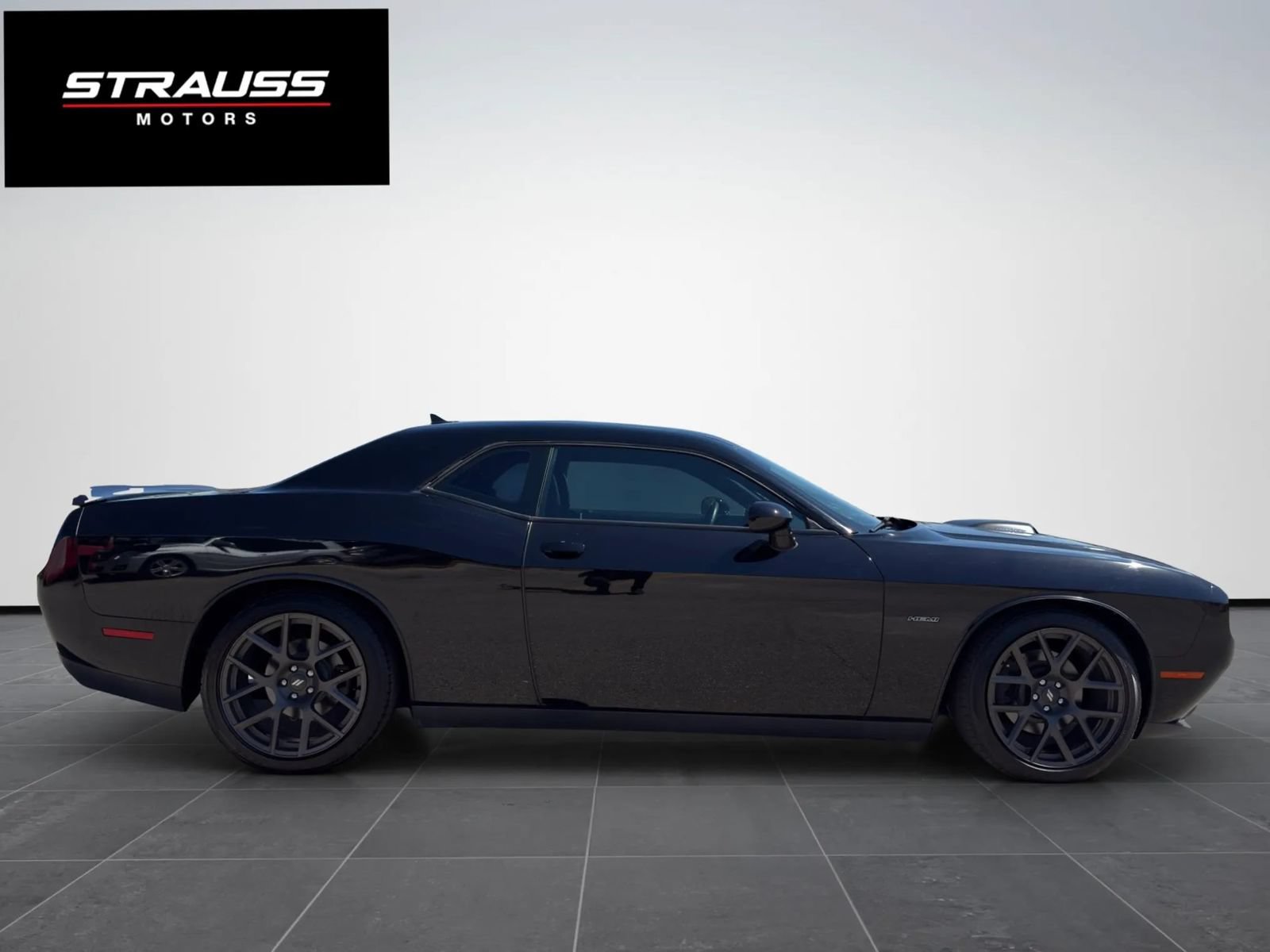 Used 2017 Dodge Challenger R/T Plus RWD image 5