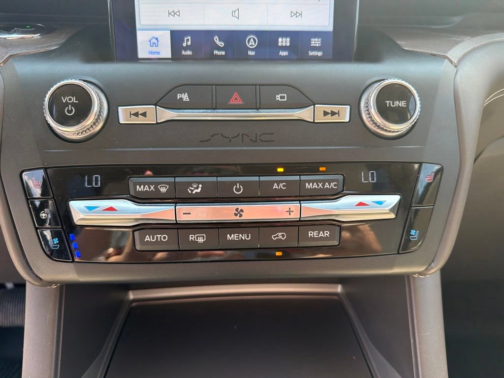 Used 2020 Ford Explorer Platinum w/ Premium Technology Package AWD/4WD image 25