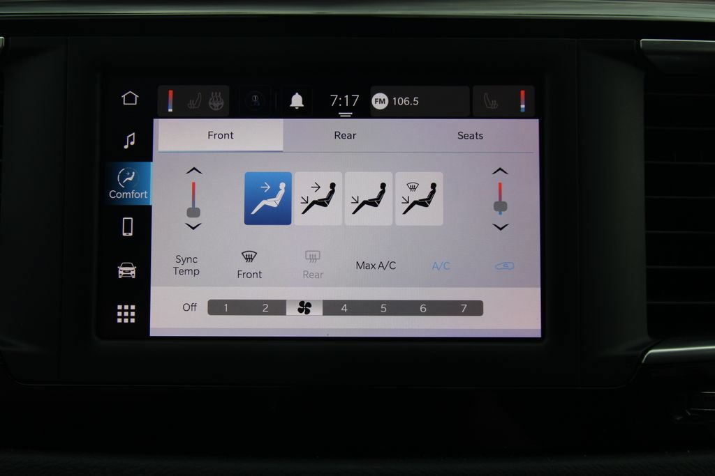 Used 2022 Chrysler Voyager LX FWD image 31