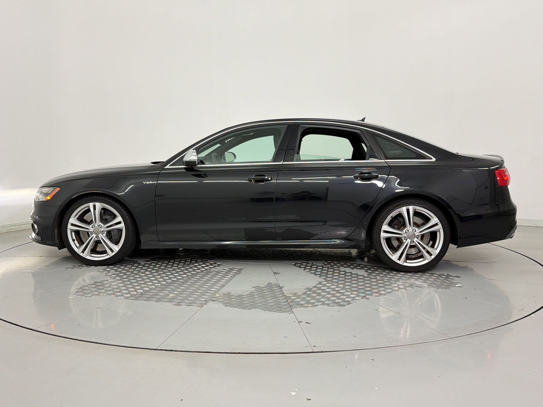 Used 2014 Audi S6 Prestige w/ Driver Assistance Package AWD/4WD image 2