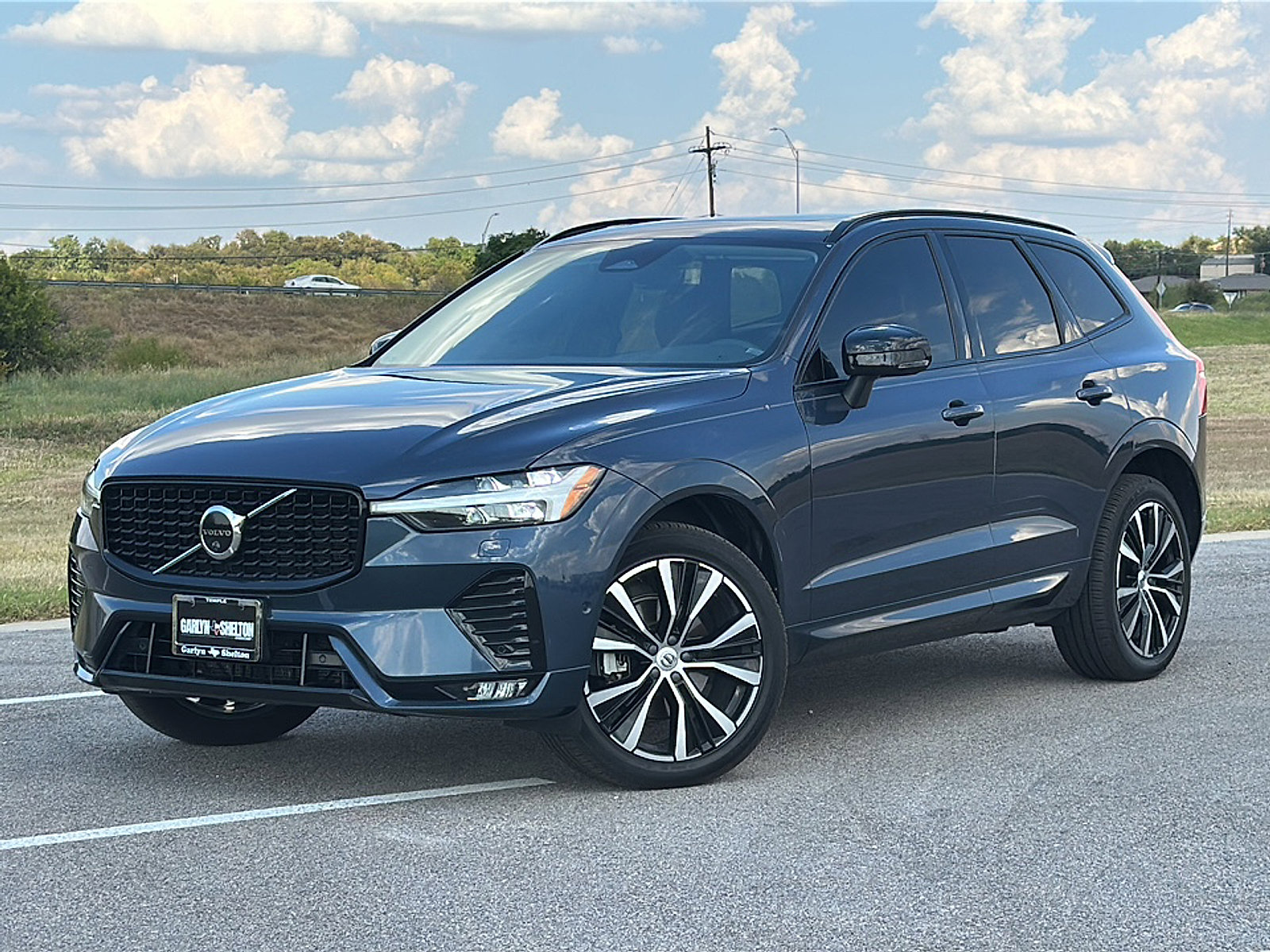 Used 2023 Volvo XC60 B5 Plus w/ Climate Package image 2