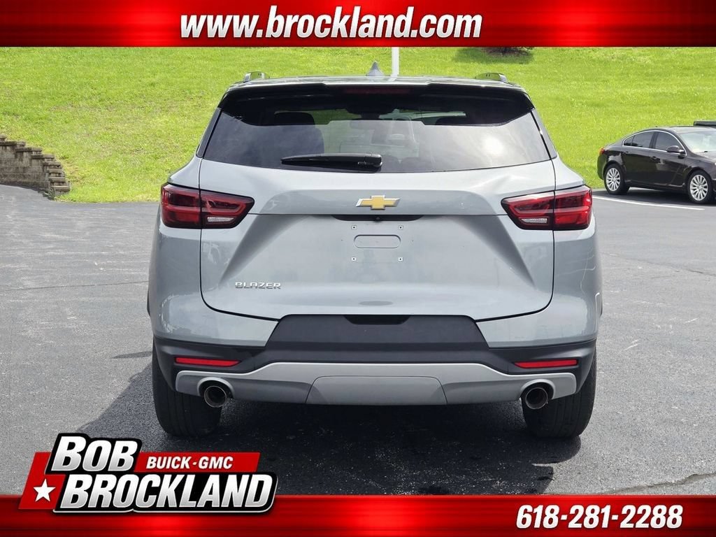 Used 2024 Chevrolet Blazer LT w/ Convenience Package FWD image 4