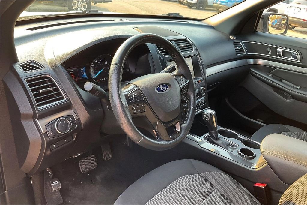 Used 2018 Ford Explorer XLT w/ Equipment Group 201A image 12