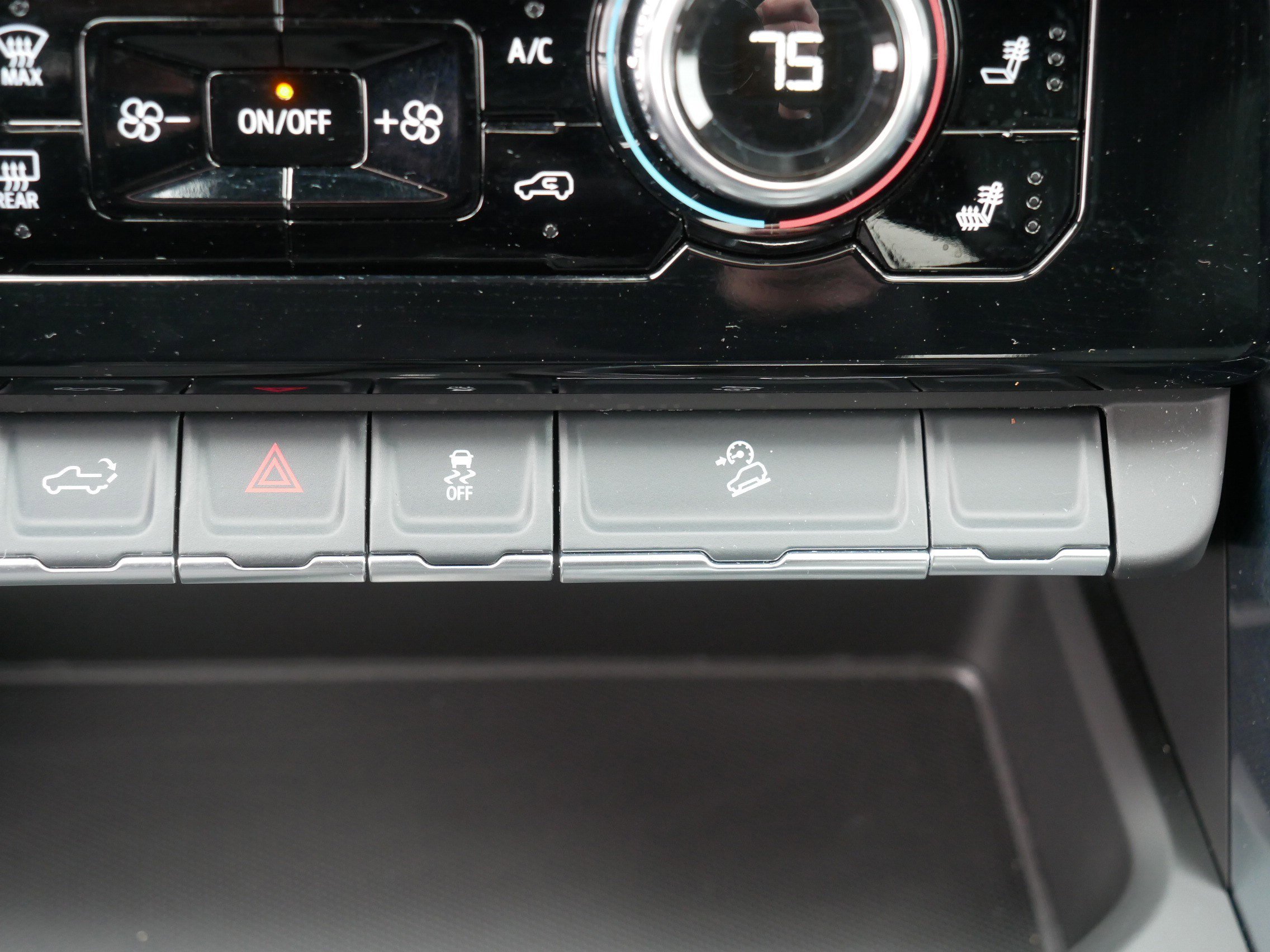 Used 2025 GMC Sierra 3500 Denali w/ Denali Reserve Package image 33