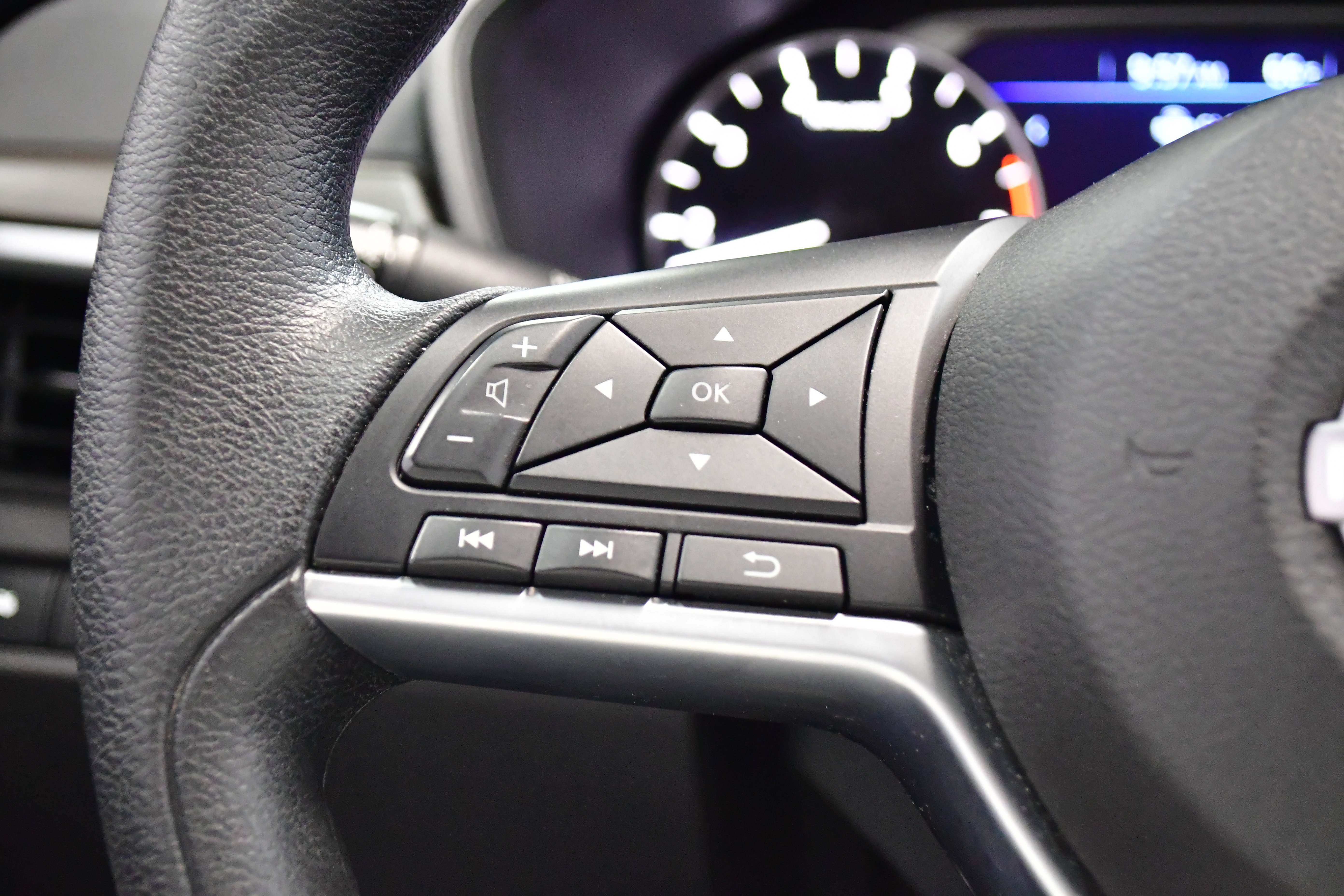 Used 2025 Nissan Altima 2.5 SV FWD image 21