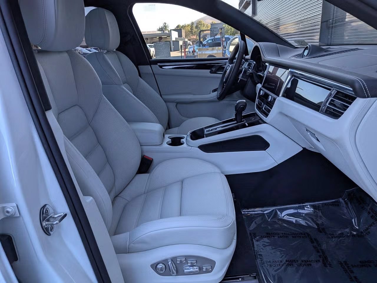 Certified 2025 Porsche Macan S AWD/4WD image 25