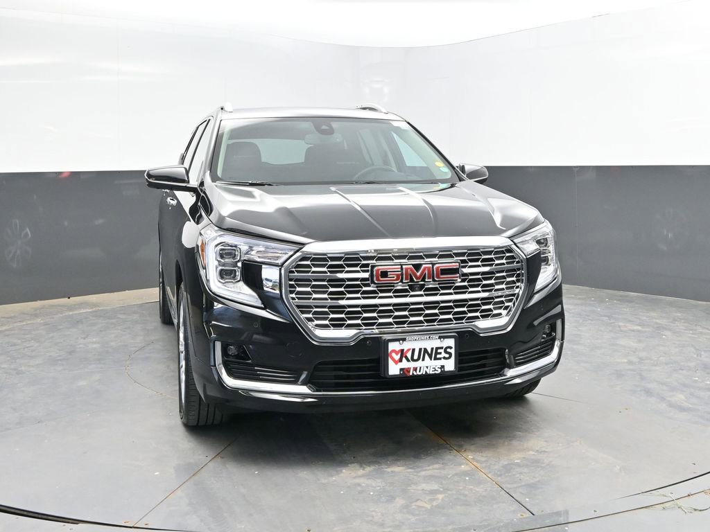 Used 2023 GMC Terrain Denali w/ Denali Premium Package AWD/4WD image 4