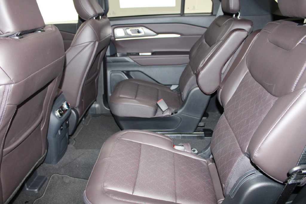 New 2026 Ford Explorer Platinum RWD image 25