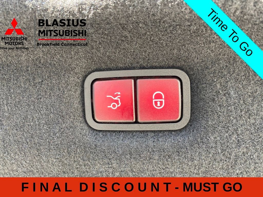Used 2022 Mercedes-Benz SL 55 AMG 4MATIC w/ Driver Assistance Package image 32