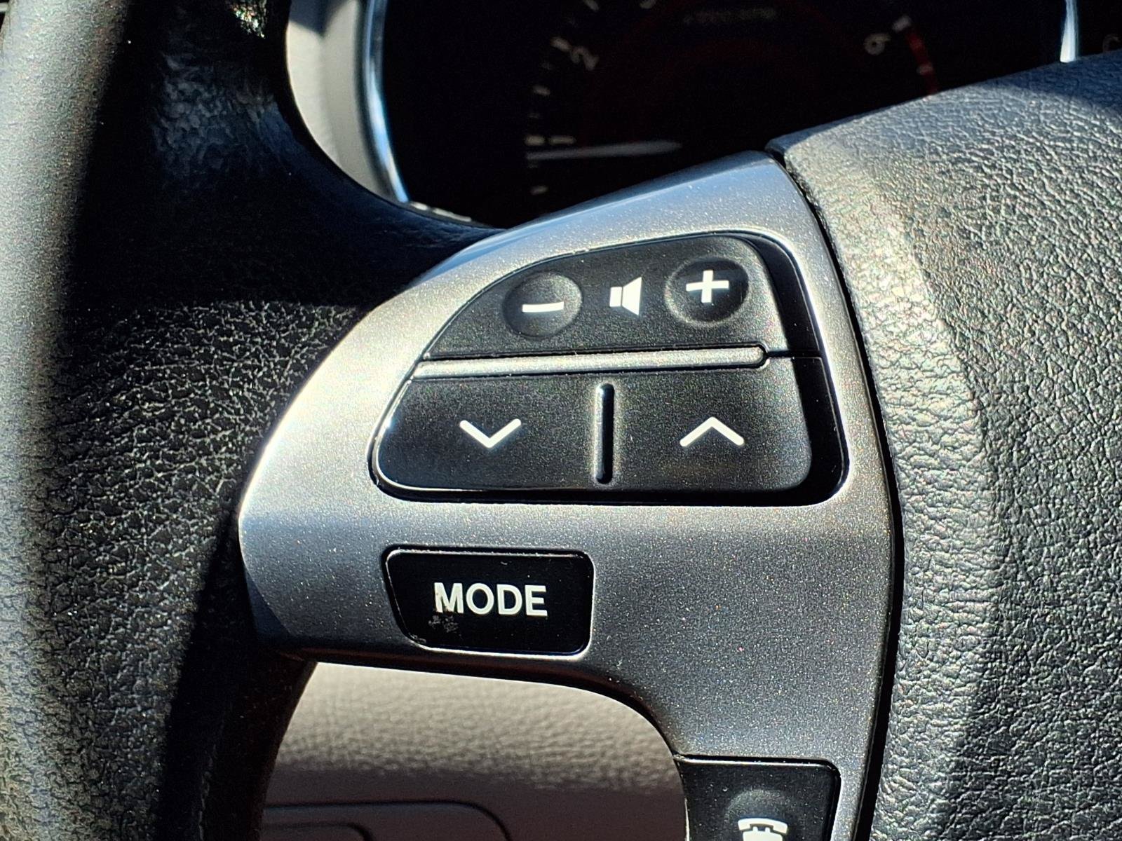 Used 2013 Toyota Highlander FWD w/ Cold Weather Pkg image 26