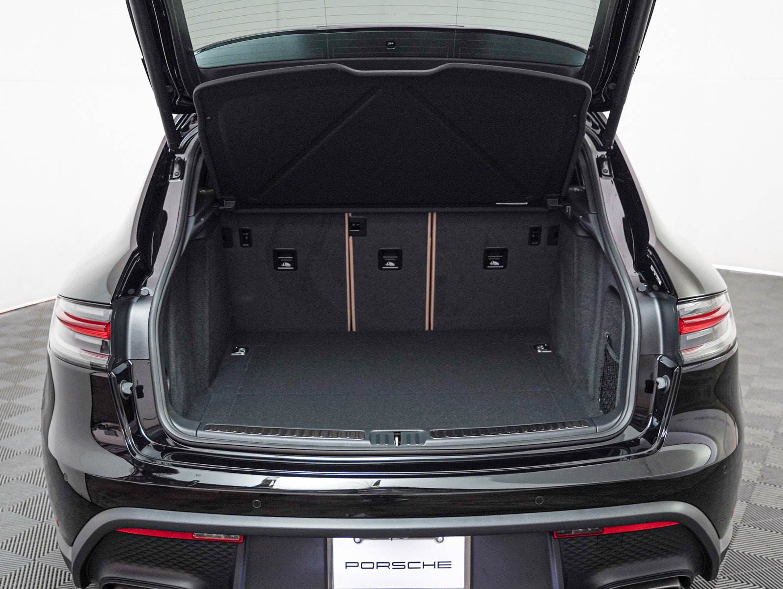 New 2026 Porsche Macan image 27