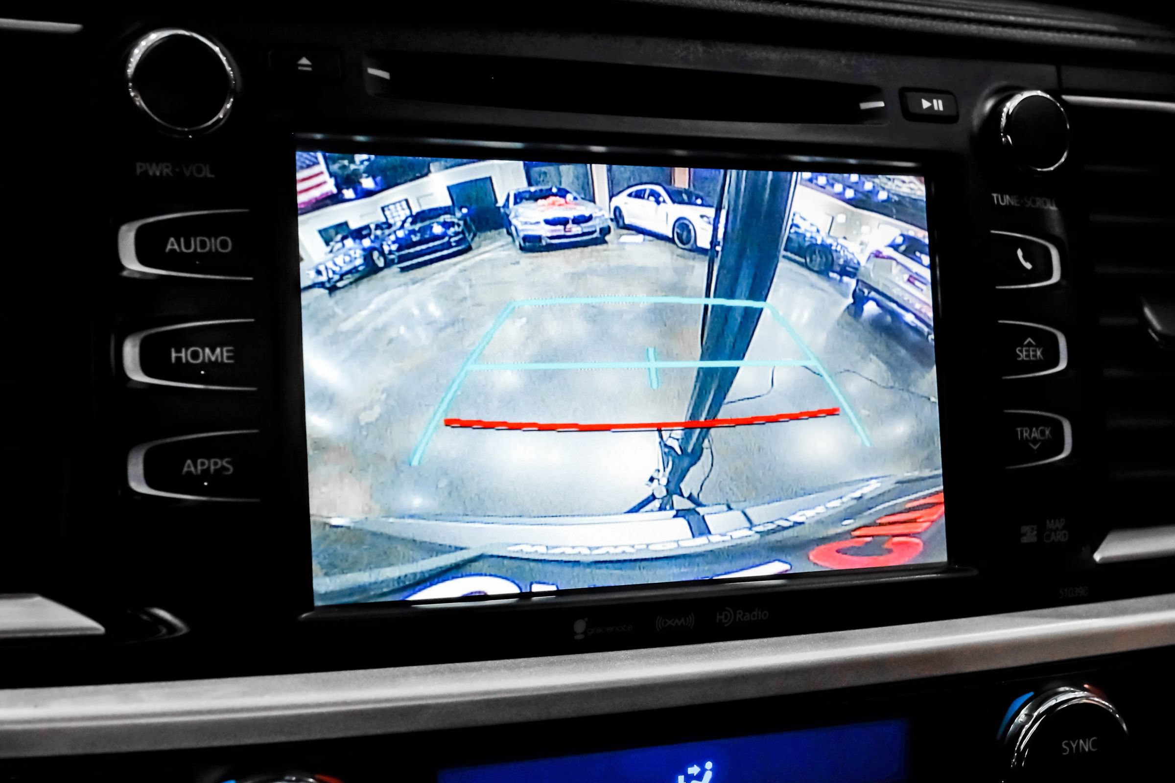 Used 2018 Toyota Highlander XLE FWD image 25
