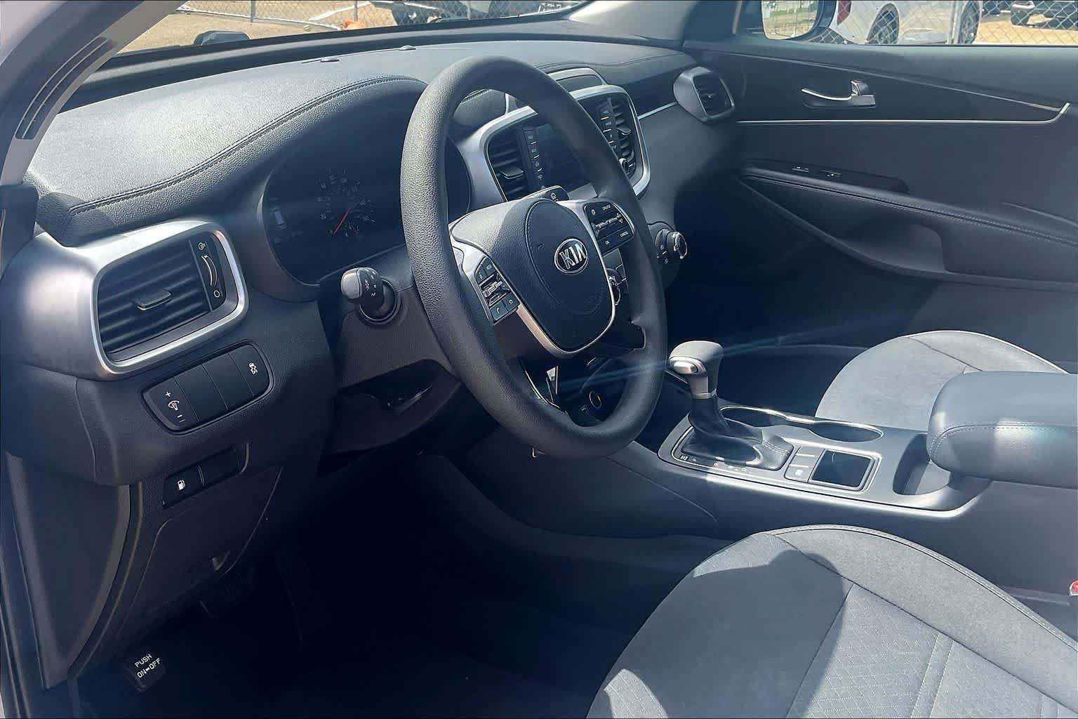 Used 2020 Kia Sorento L FWD image 2