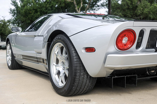 Used 2005 Ford GT RWD image 62
