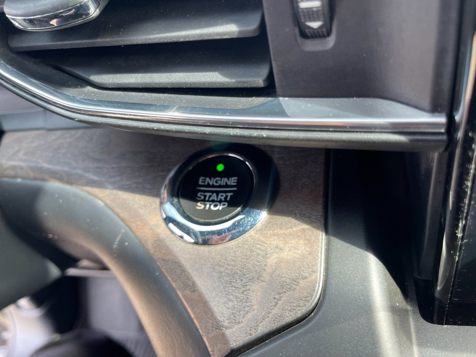 Used 2020 Ford Explorer Platinum w/ Premium Technology Package image 26