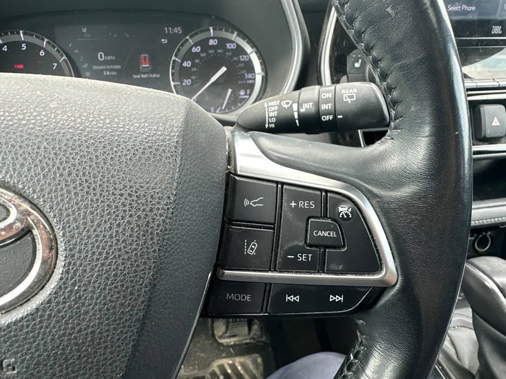 Used 2021 Toyota Highlander XSE AWD/4WD image 39