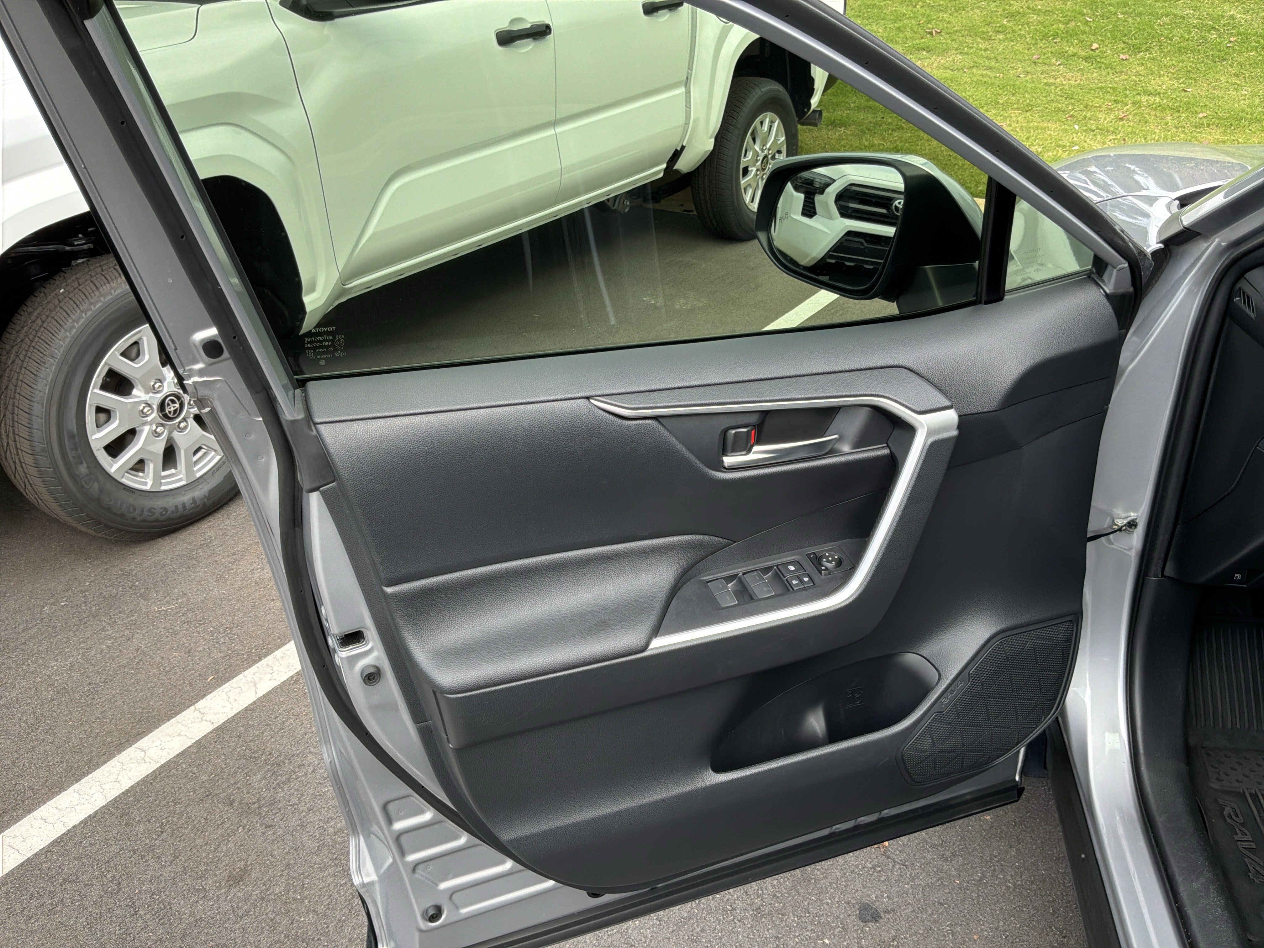 Used 2024 Toyota RAV4 SE w/ Weather Package AWD/4WD image 14