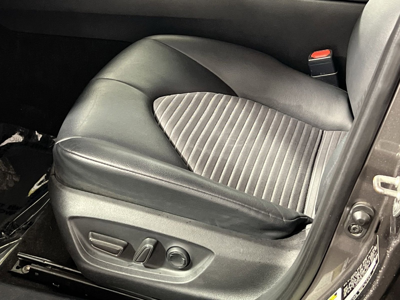 Used 2020 Toyota Camry SE image 14