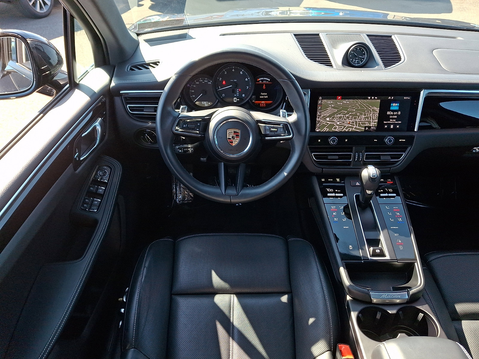 Used 2025 Porsche Macan image 11
