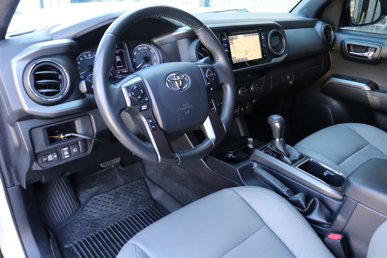 Used 2018 Toyota Tacoma TRD Sport image 45