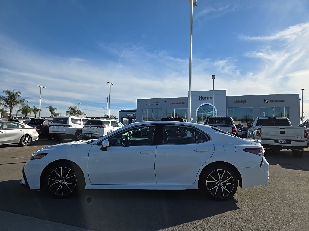 Used 2023 Toyota Camry SE image 9