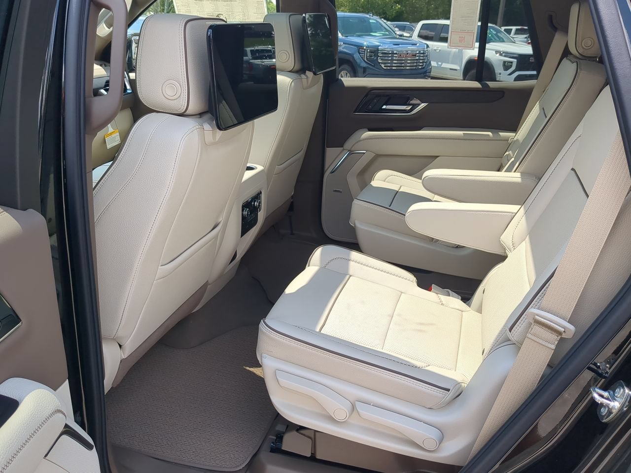 New 2026 GMC Yukon Denali w/ Denali Reserve Package AWD/4WD image 26