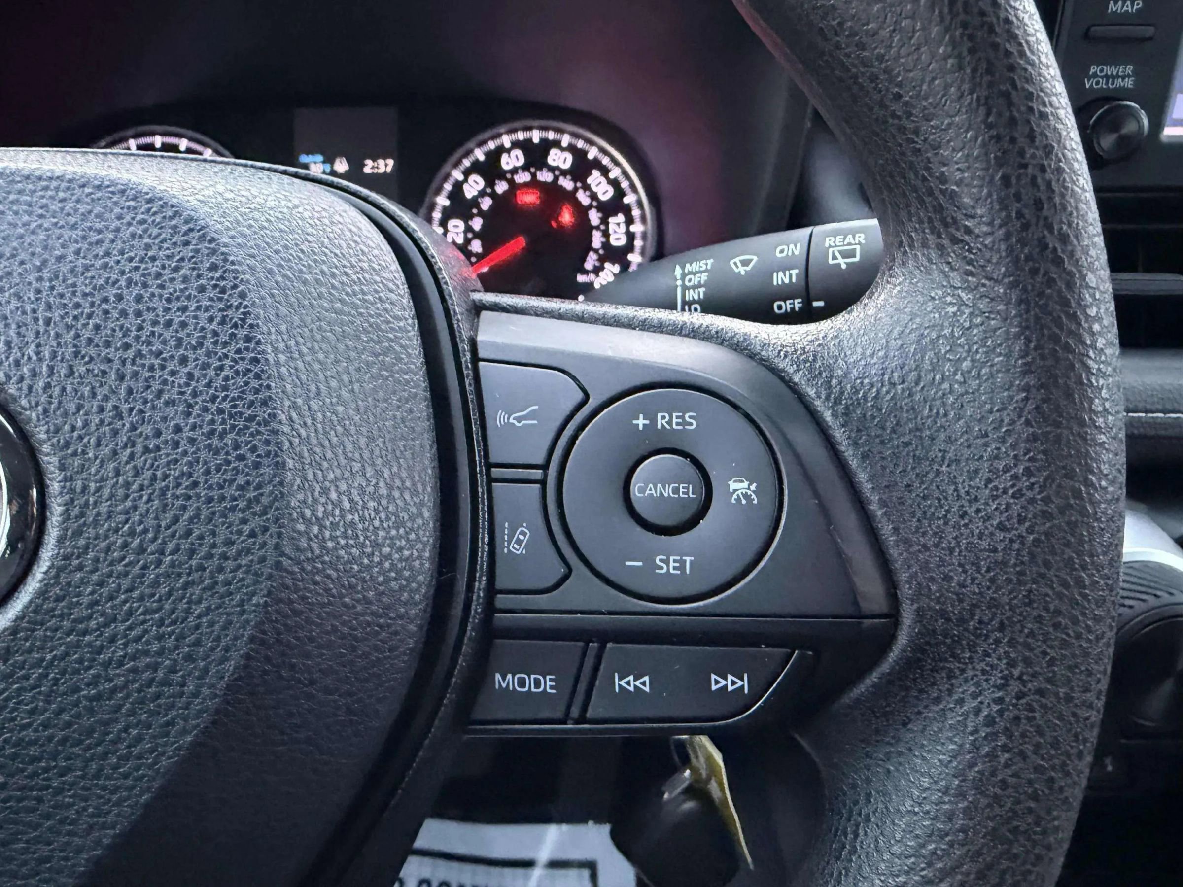 Used 2019 Toyota RAV4 LE image 28