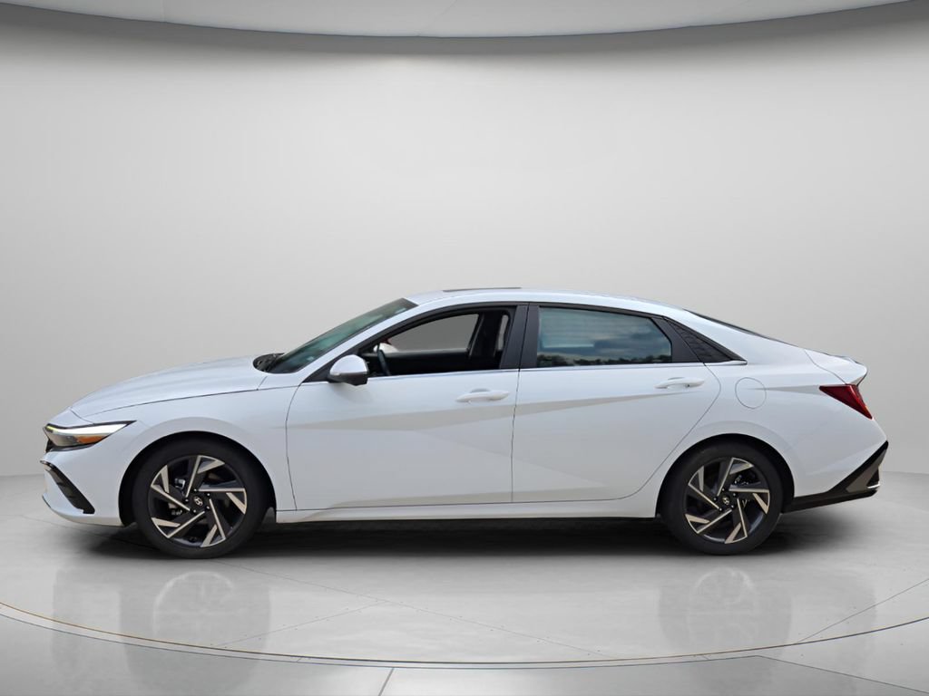 Used 2024 Hyundai Elantra Limited FWD image 3