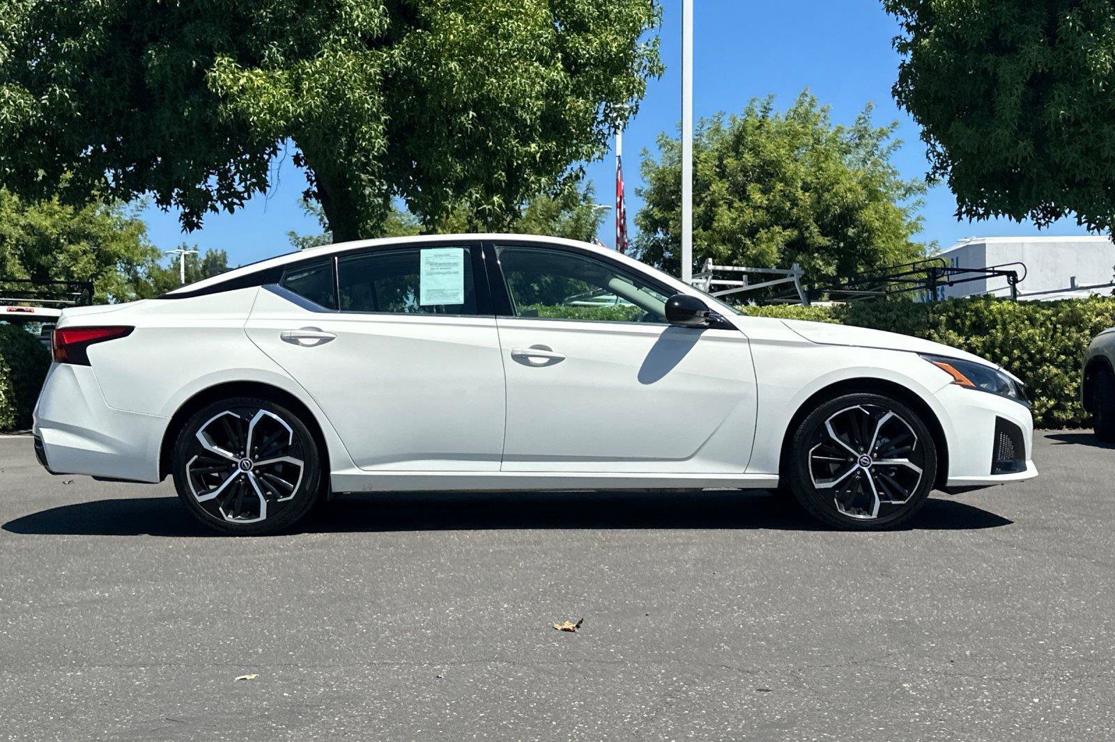 Certified 2024 Nissan Altima 2.5 SR FWD image 3