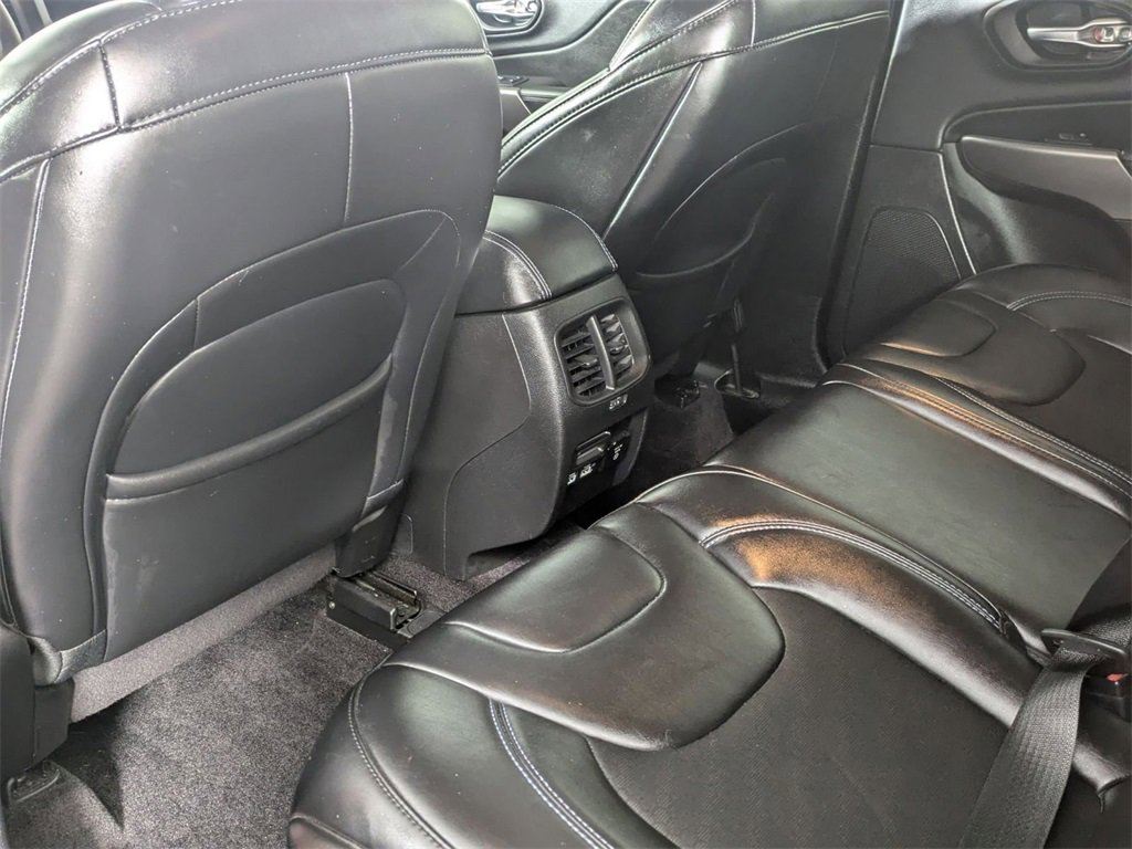 Certified 2019 Jeep Cherokee Latitude Plus w/ Comfort/Convenience Group image 25