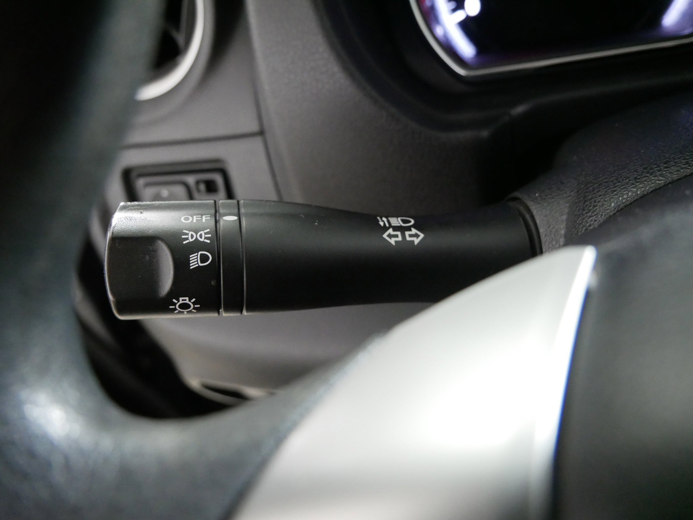 Used 2019 Nissan Versa SV image 32